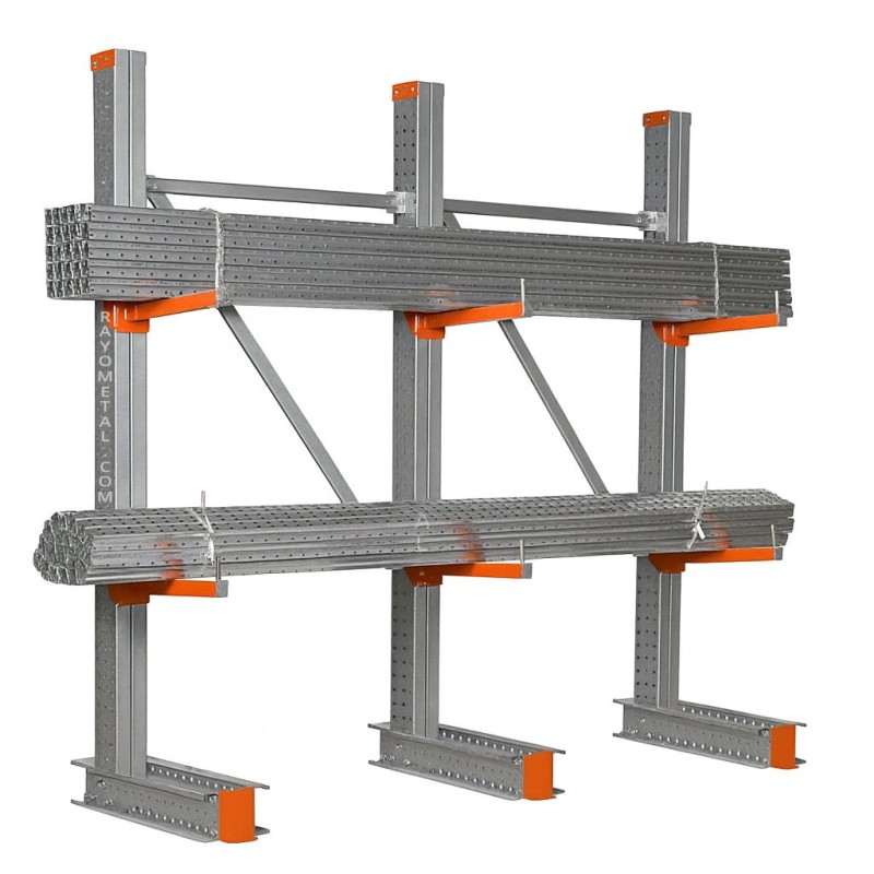 Rayonnage cantilever zoomé sur les 2 bras